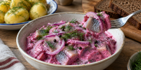 Селедка в розовой заливке становится фаворитом домашних закусок
